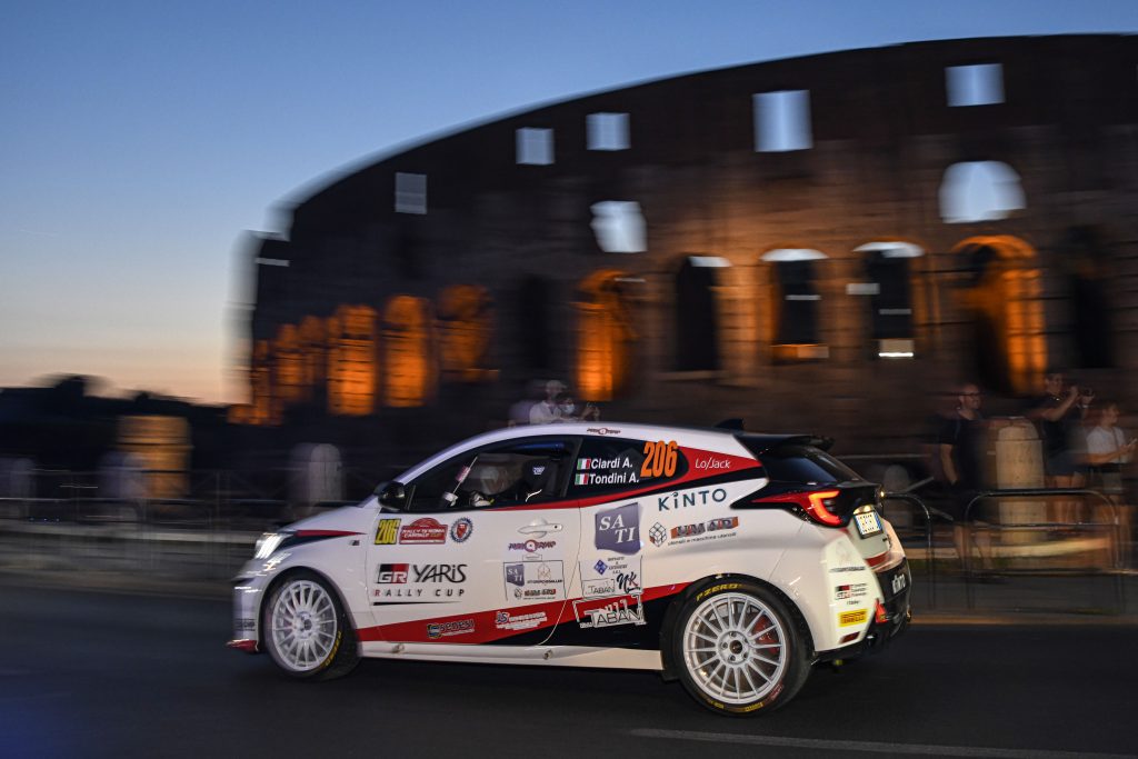 Aida Yespica su una Toyota GR Yaris ufficiale per le vie di Roma con Max Rendina